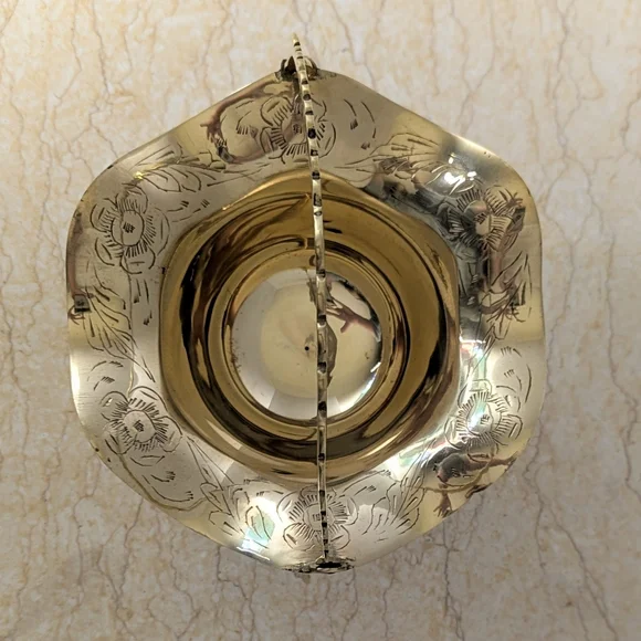 Vintage Brass Etched Scalloped Edge Shiny Basket Movable Handle Cottagecore - Picture 10 of 13